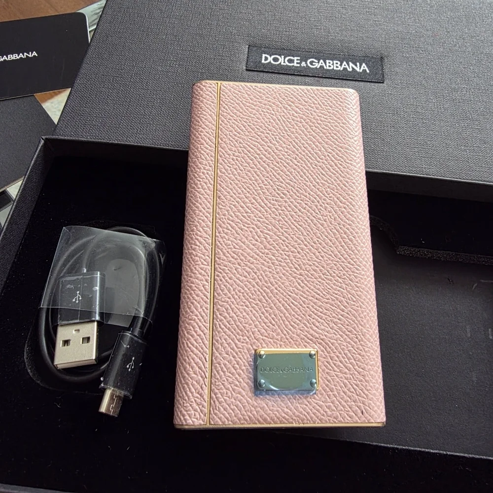 Dolce & Gabbana Pink Power Bank - Picture 3 of 5
